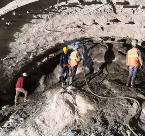 忻府拱顶带模注浆料的施工流程及注意事项